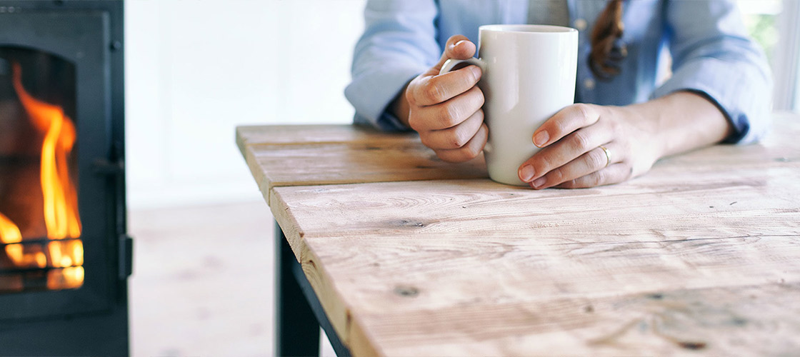 Pflegen Sie Ihren Massivholztisch richtig